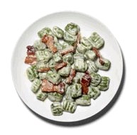 Bacon and cream sauce for gnocchi