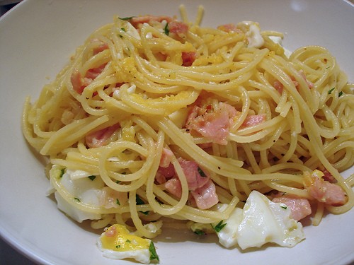 Bacon and fried egg spaghetti