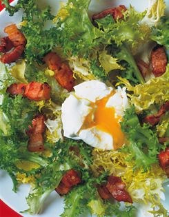 Bacon and poached egg salad (Frisée aux lardons)