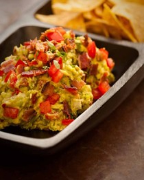 Bacon-and-tomato guacamole (Guacamole de tocino y jitomate)