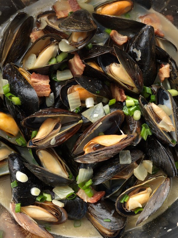 Bacon beer mussels