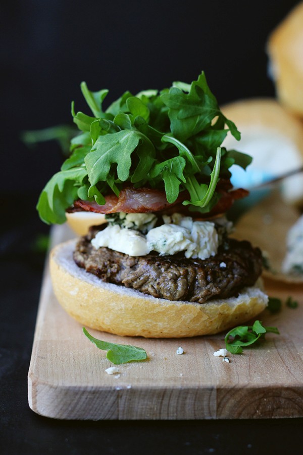 Bacon-blue burgers with arugula and quick jalapeño jam