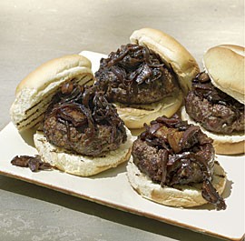 Bacon burgers with bacon-onion-balsamic jam