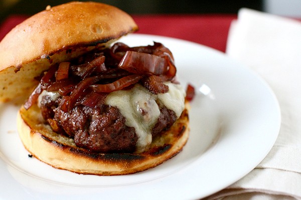 Bacon burgers with bacon onion balsamic jam