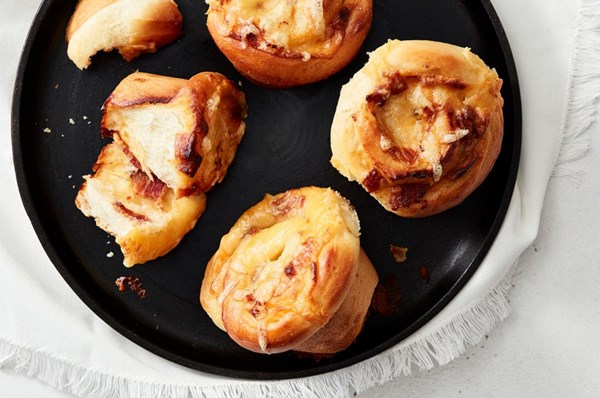 Bacon cheddar buns