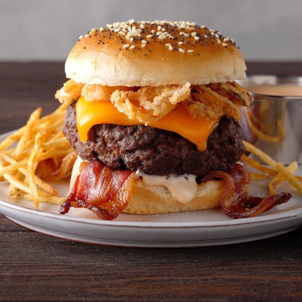Bacon cheeseburgers with fry sauce