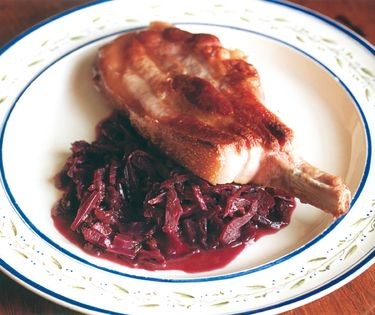 Bacon chop with red cabbage and prunes