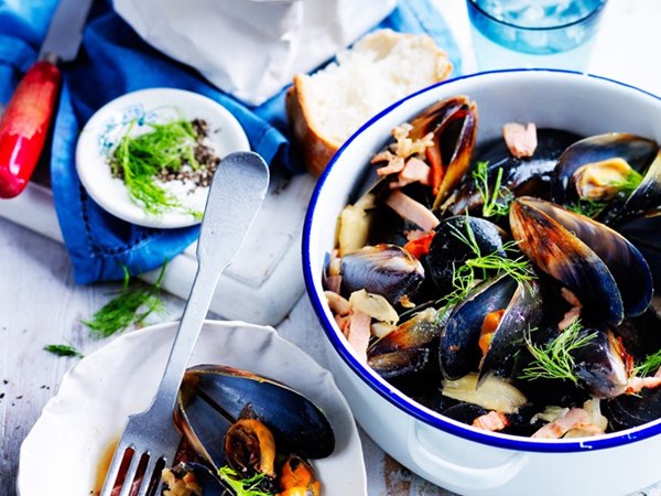 Bacon, cider & fennel mussels