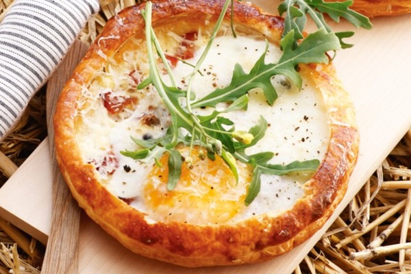 Bacon, egg & feta tarts