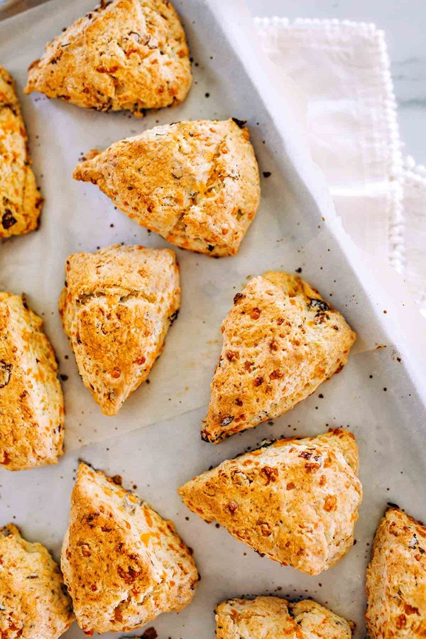 Bacon, egg, and cheddar scones
