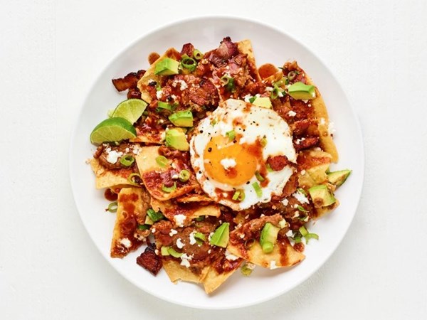 Bacon, egg and cheese nachos 