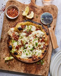 Bacon goat cheese and leek pizza