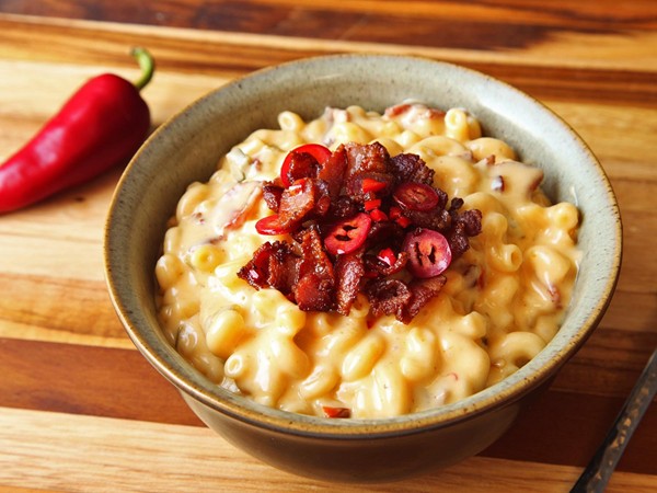 Bacon-jalapeño stovetop mac and cheese