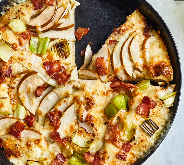 Bacon, leek & pear skillet pizza
