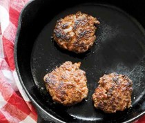 Bacon-molasses breakfast sausage