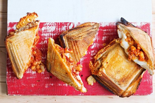 Bacon, mozzarella & baked bean jaffles