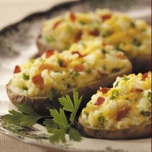 Bacon ‘n’ cheese stuffed potatoes 