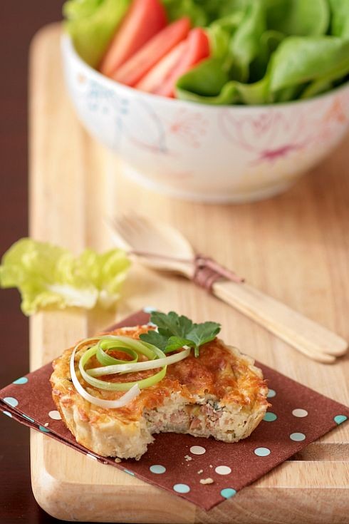Bacon, onion and parsley tartelettes