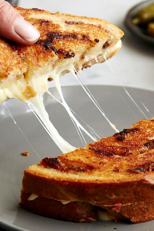 Bacon-onion spiral bread