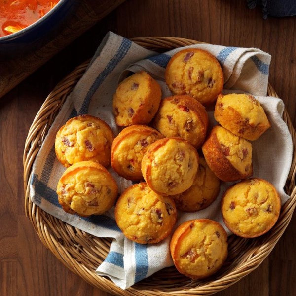 Bacon-pimiento cheese corn muffins