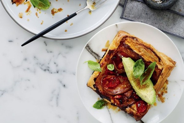 Bacon, tomato & avocado tarts