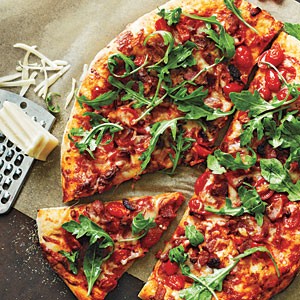 Bacon, tomato, and arugula pizza