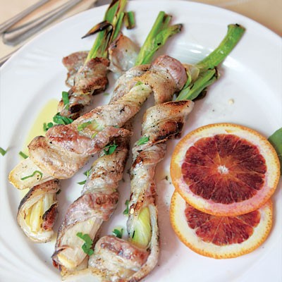 Bacon-wrapped scallions (Cipollate con pancetta)
