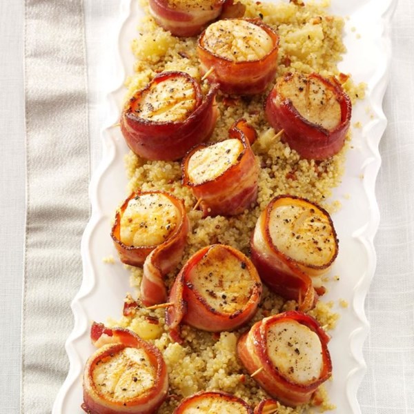 Bacon-wrapped scallops with pineapple quinoa