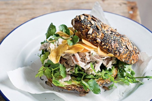 Bagel with chicken, miso mayonnaise & garlic chips