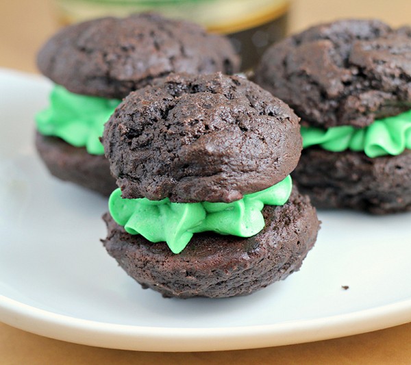 Bailey's mint chocolate whoopie pies
