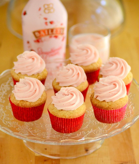 Baileys strawberries n' cream cupcakes