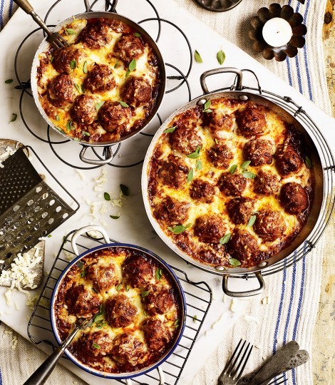 Baked American-style meatballs in smoky tomato sauce