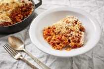 Baked anellini with sausage and aubergine ragù (Anellini al forno)