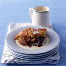 Baked apple and almond pudding