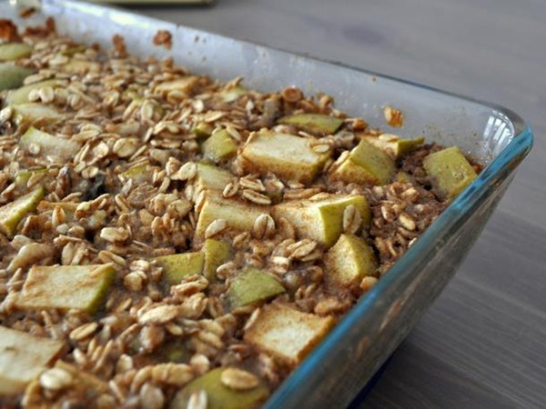 Baked apple cinnamon oatmeal