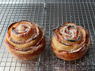 Baked apple roses 