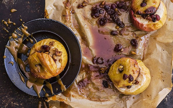 Baked apple with spiced caramel-rum sauce