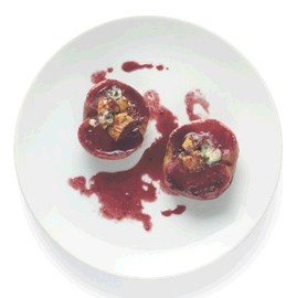 Baked apples with blue cheese and figs