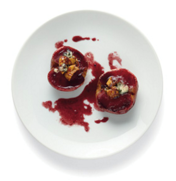 Baked apples with blue cheese and fig