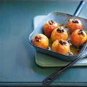Baked apples with Calvados glaze