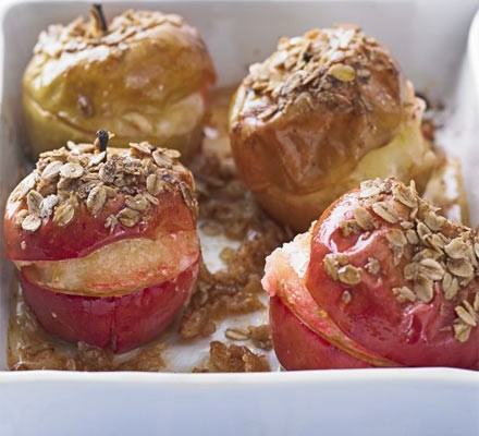 Baked apples with crunchy tops
