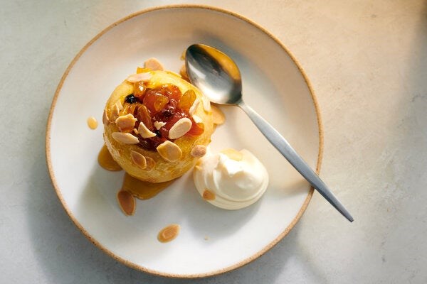 Baked apples with honey and apricot 