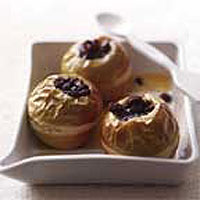 Baked apples with maple syrup