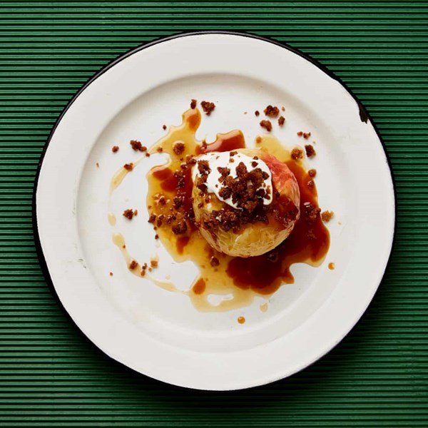 Baked apples with pumpkin caramel and rye crumbs