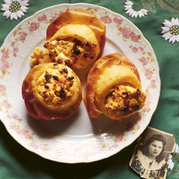 Baked apples with ricotta and raisins