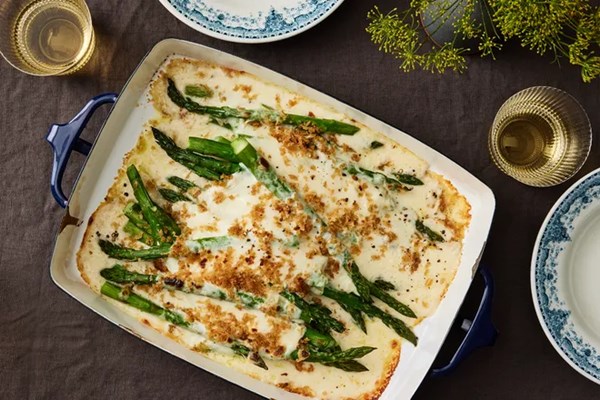 Baked asparagus au gratin 