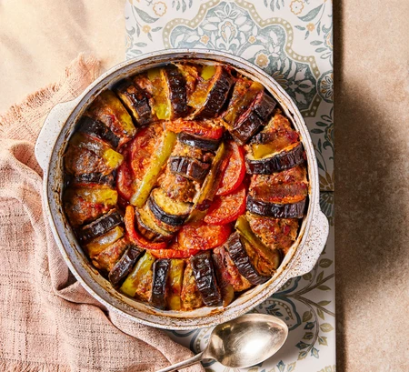 Baked aubergine and meatball kebab (Firnda pathcan kebabi)