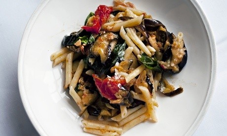 Baked aubergine pasta