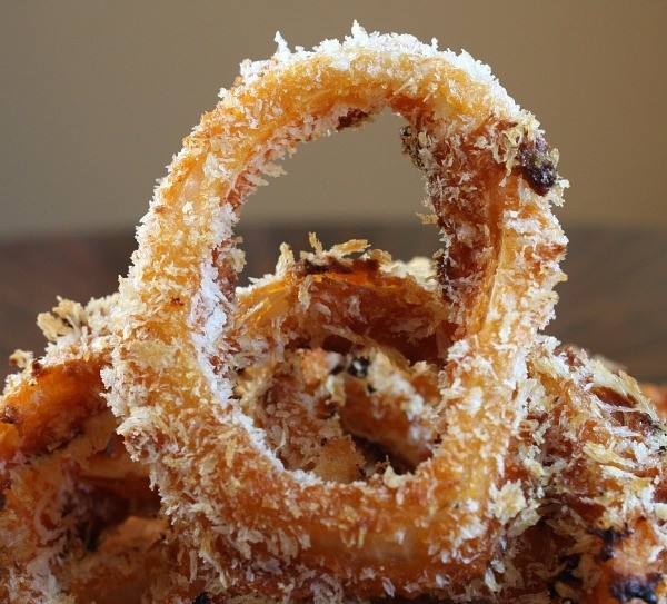 Baked barbecued onion rings