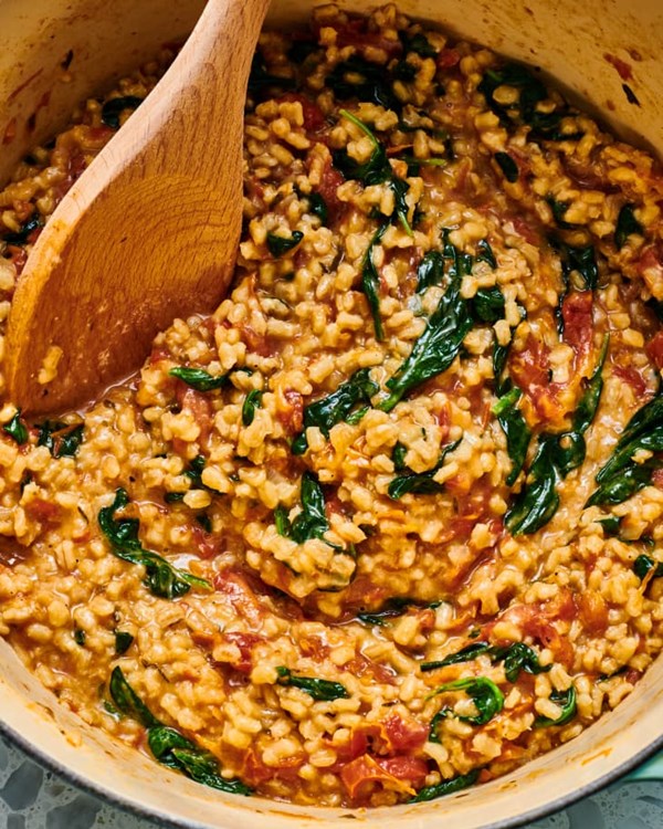 Baked barley risotto with spinach and sun-dried tomatoes